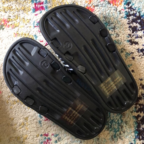 🧜🏼‍♀️3 for $15 item!🧜🏼‍♀️ boys slides - Picture 2 of 2